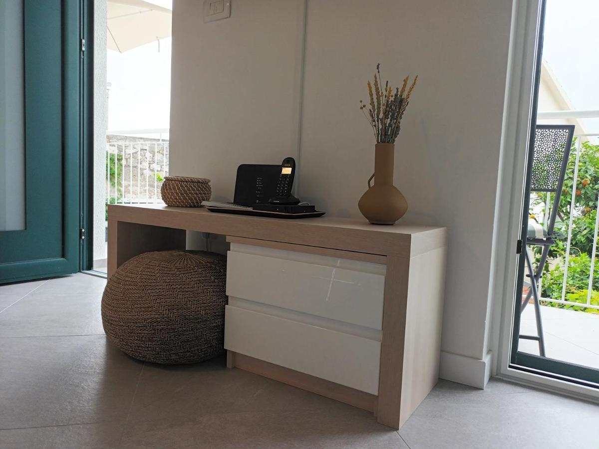 Jesliving Hvar - 2 Bedroom Elegant Apartment With Sea View In Historic Center Of Хвар Экстерьер фото