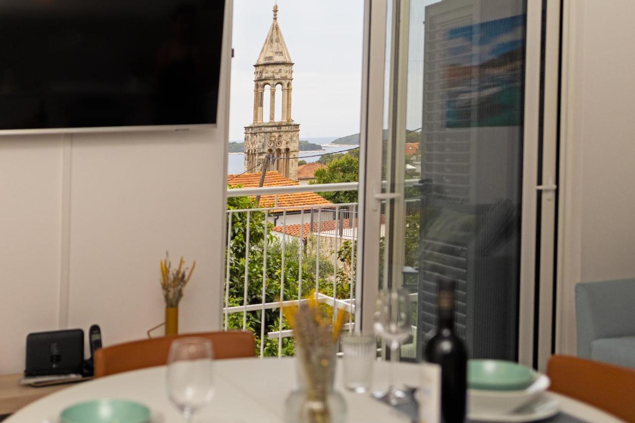 Jesliving Hvar - 2 Bedroom Elegant Apartment With Sea View In Historic Center Of Хвар Экстерьер фото