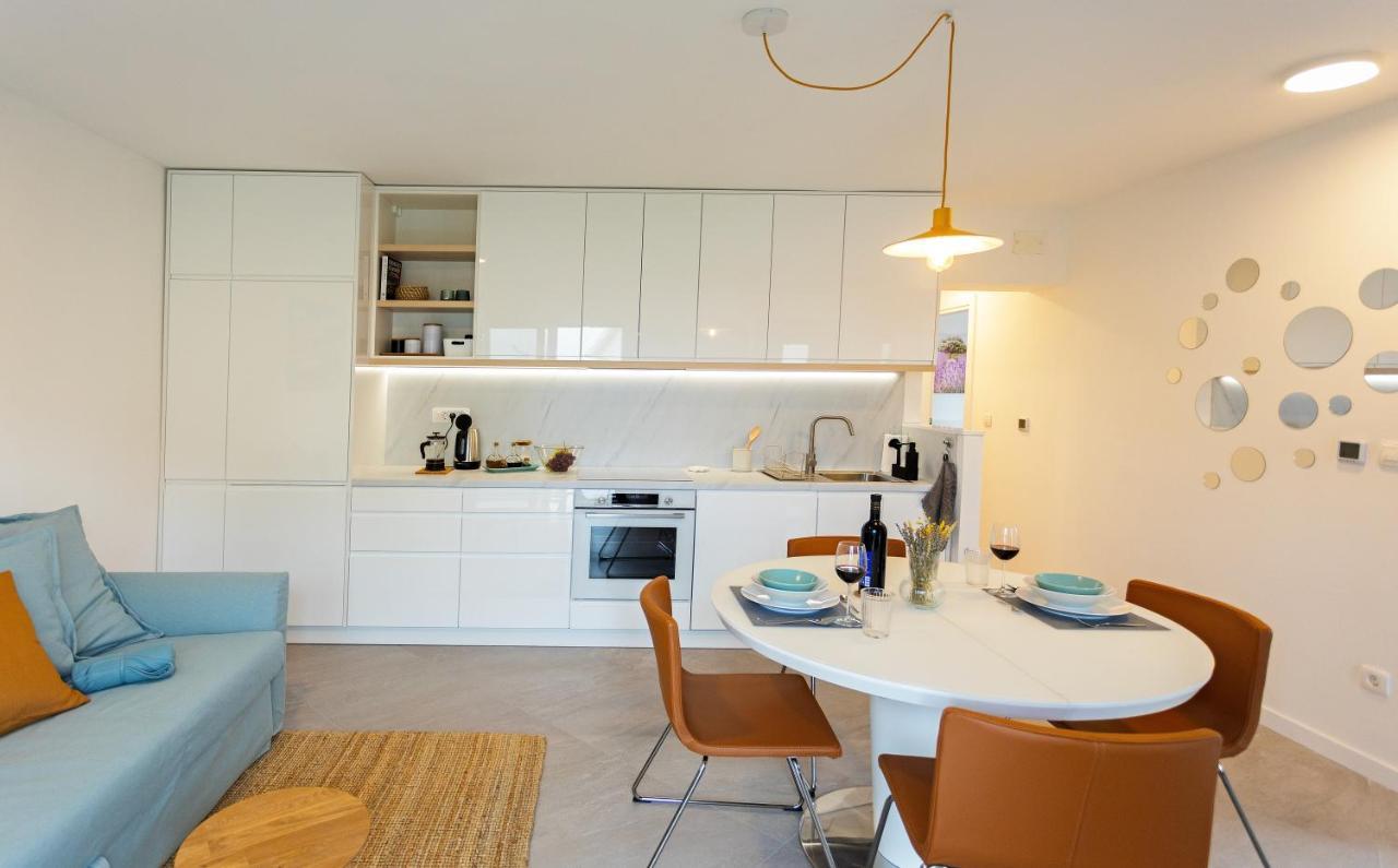Jesliving Hvar - 2 Bedroom Elegant Apartment With Sea View In Historic Center Of Хвар Экстерьер фото