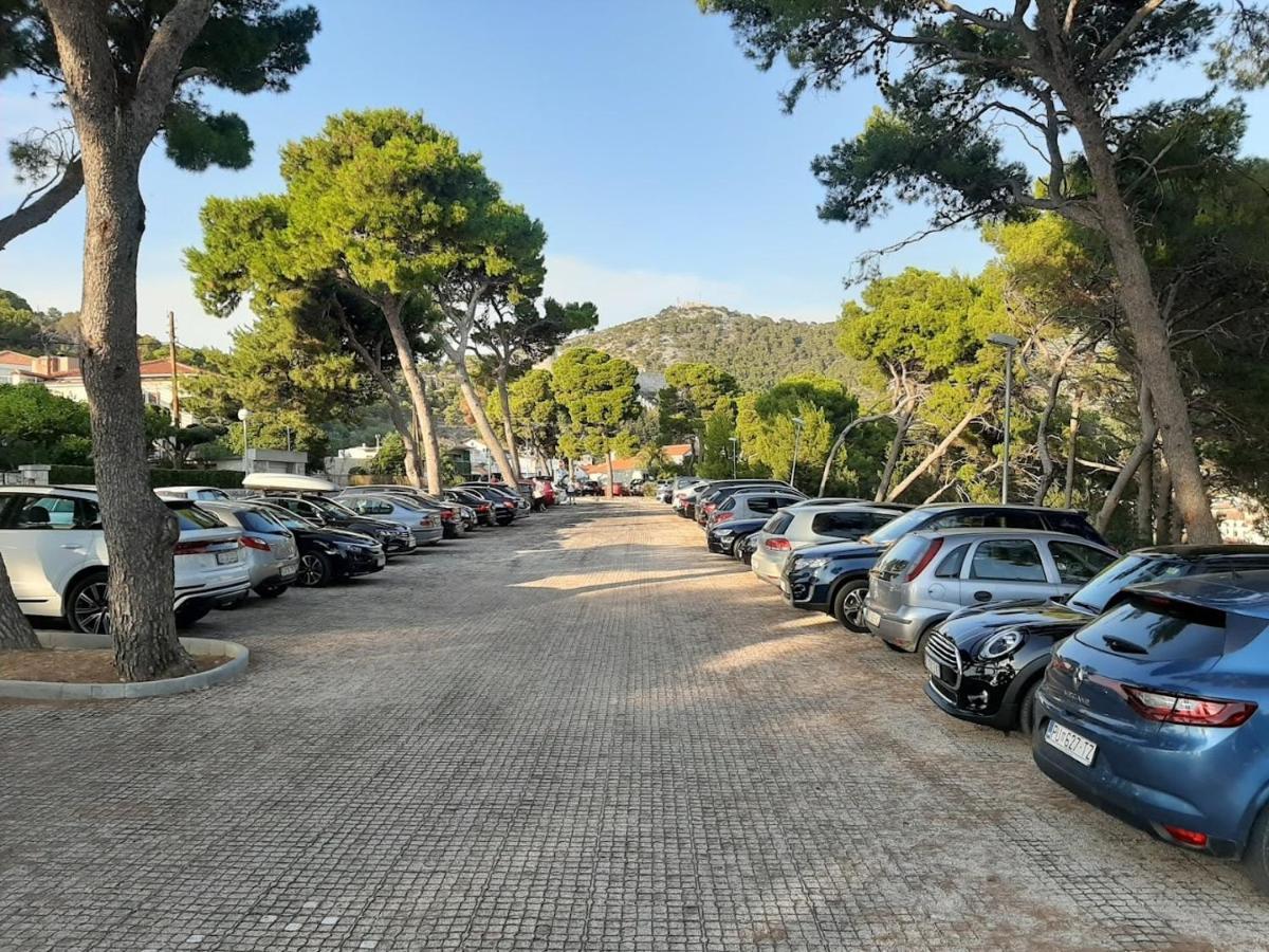Jesliving Hvar - 2 Bedroom Elegant Apartment With Sea View In Historic Center Of Хвар Экстерьер фото