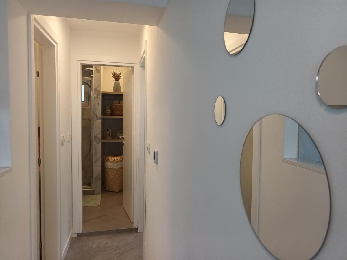 Jesliving Hvar - 2 Bedroom Elegant Apartment With Sea View In Historic Center Of Хвар Экстерьер фото