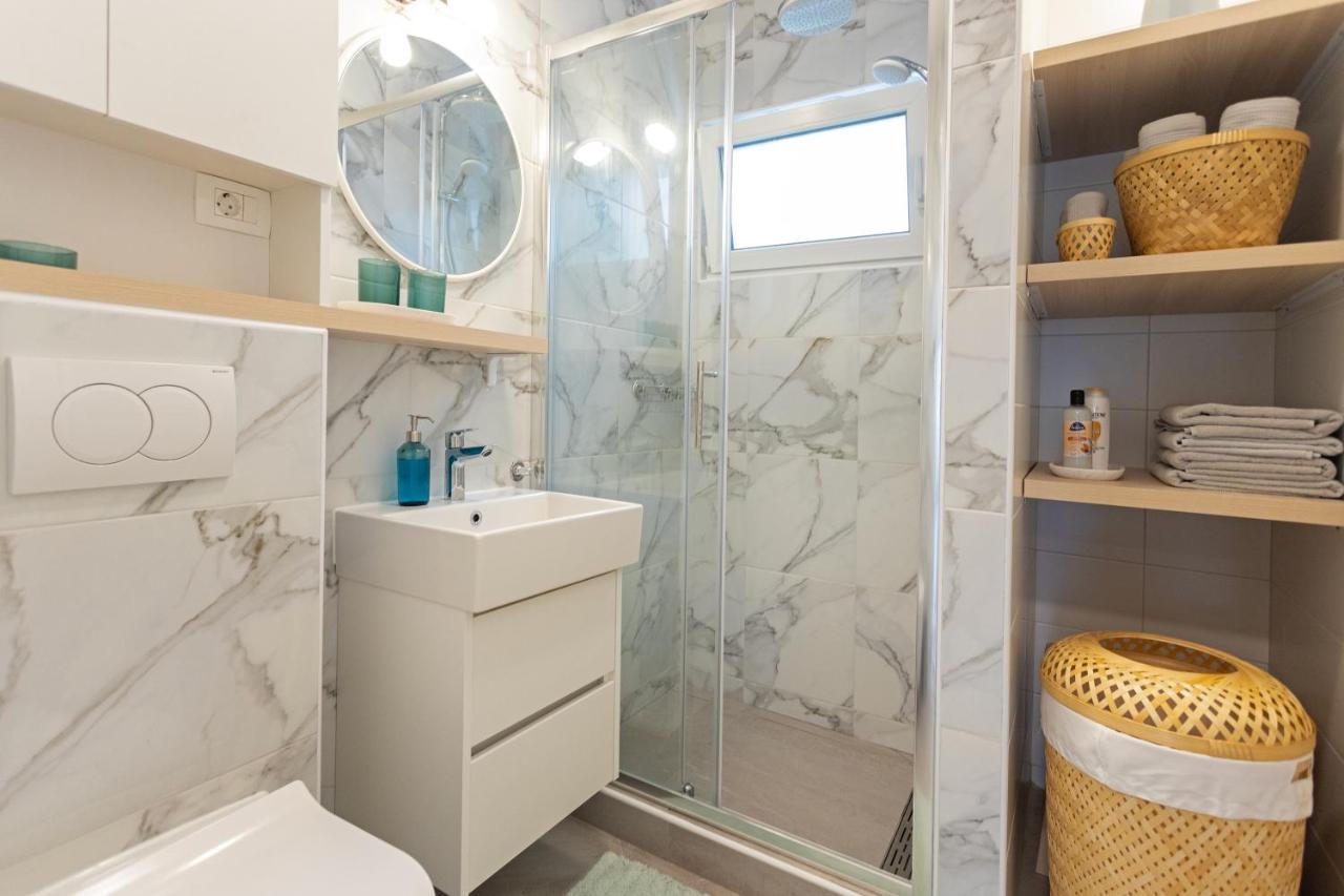 Jesliving Hvar - 2 Bedroom Elegant Apartment With Sea View In Historic Center Of Хвар Экстерьер фото