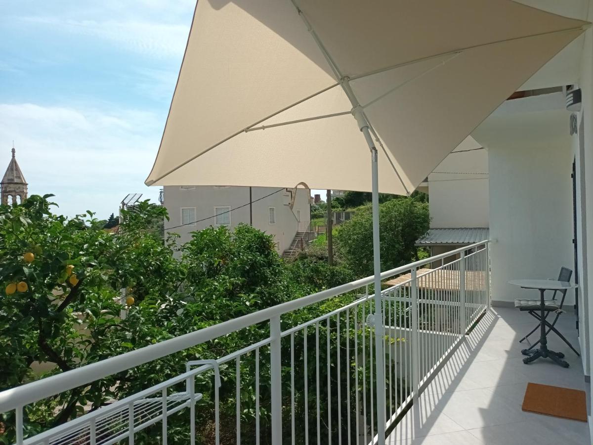 Jesliving Hvar - 2 Bedroom Elegant Apartment With Sea View In Historic Center Of Хвар Экстерьер фото