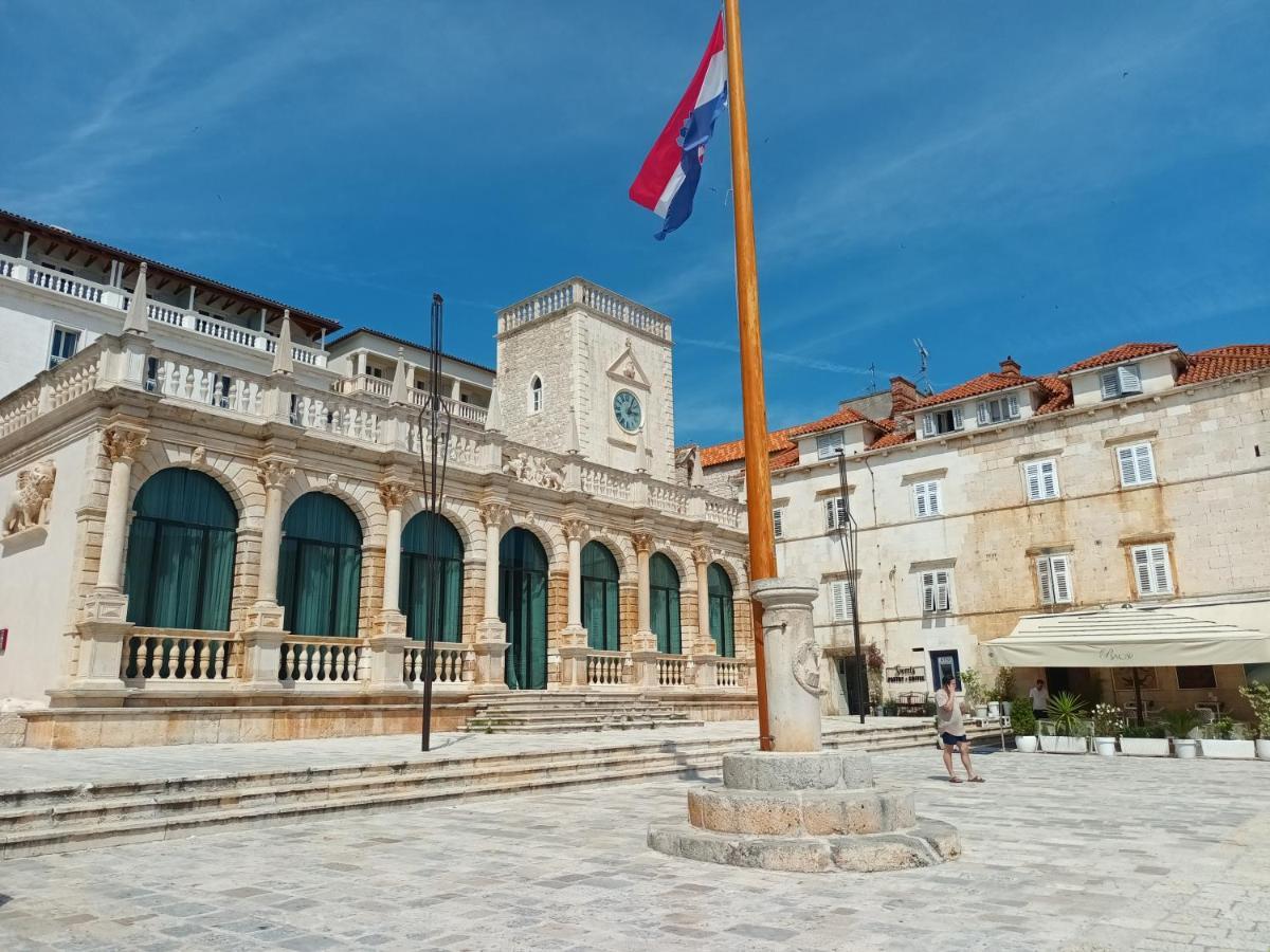 Jesliving Hvar - 2 Bedroom Elegant Apartment With Sea View In Historic Center Of Хвар Экстерьер фото