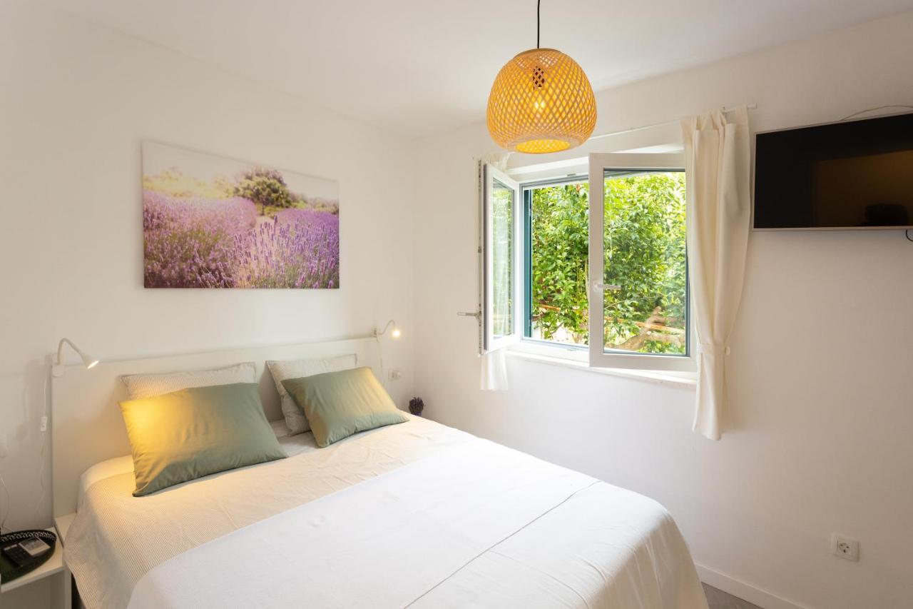 Jesliving Hvar - 2 Bedroom Elegant Apartment With Sea View In Historic Center Of Хвар Экстерьер фото