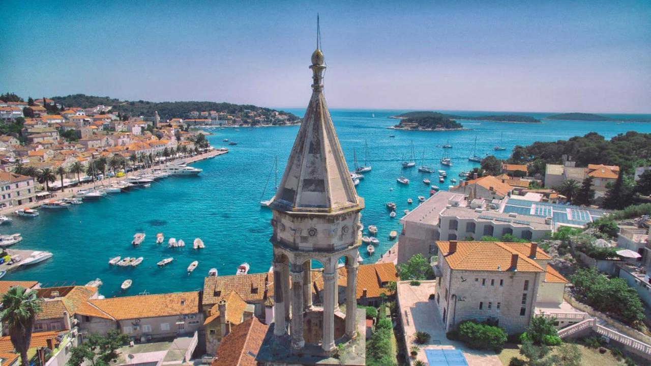 Jesliving Hvar - 2 Bedroom Elegant Apartment With Sea View In Historic Center Of Хвар Экстерьер фото