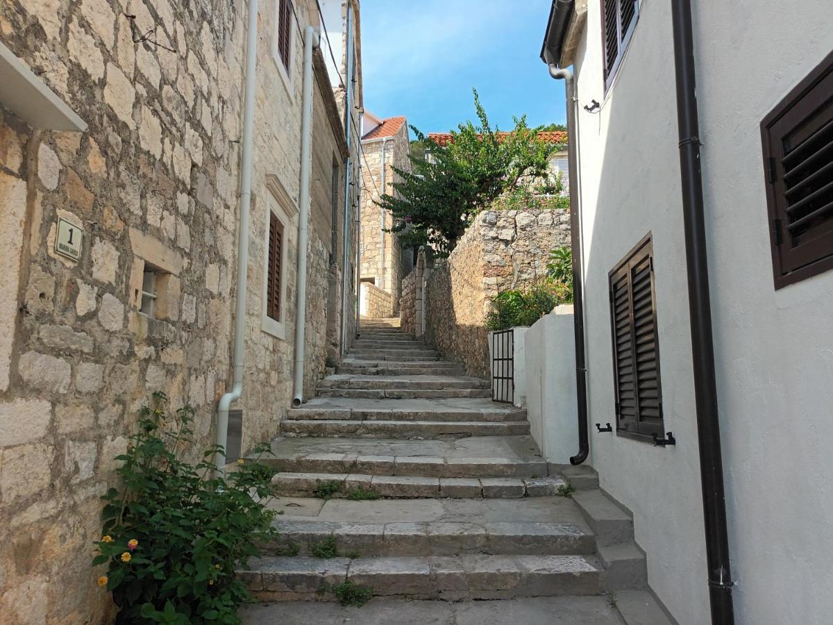 Jesliving Hvar - 2 Bedroom Elegant Apartment With Sea View In Historic Center Of Хвар Экстерьер фото