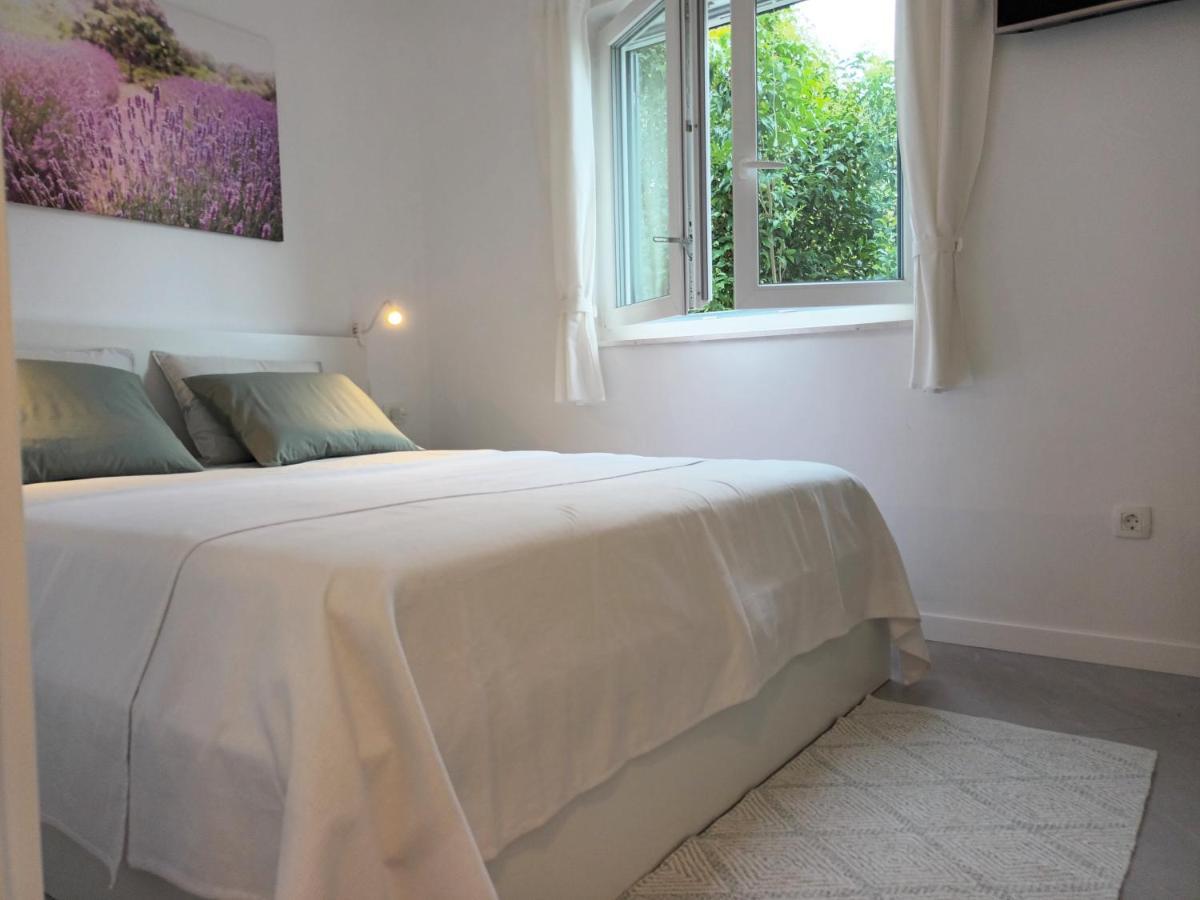 Jesliving Hvar - 2 Bedroom Elegant Apartment With Sea View In Historic Center Of Хвар Экстерьер фото