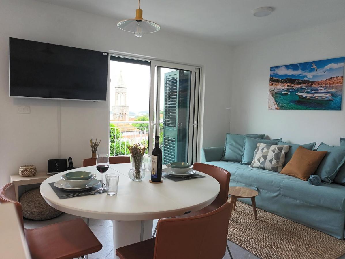Jesliving Hvar - 2 Bedroom Elegant Apartment With Sea View In Historic Center Of Хвар Экстерьер фото