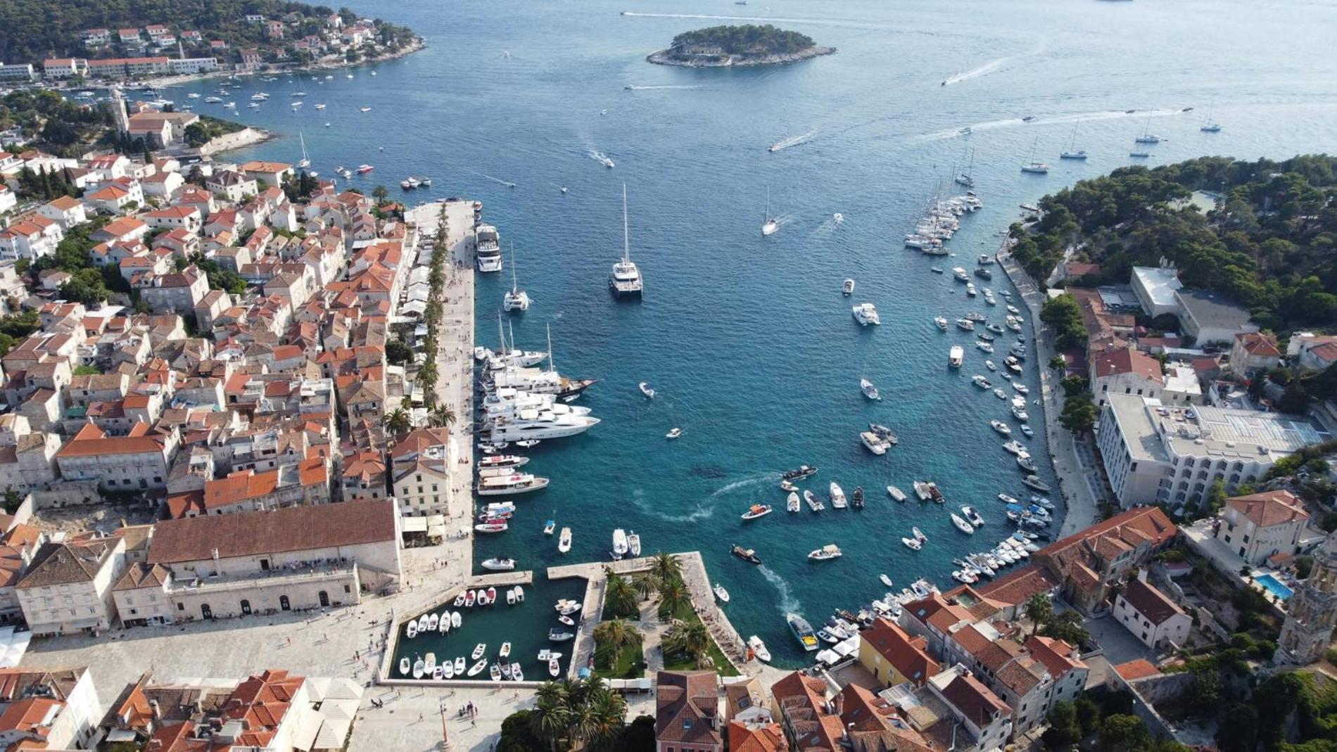 Jesliving Hvar - 2 Bedroom Elegant Apartment With Sea View In Historic Center Of Хвар Экстерьер фото
