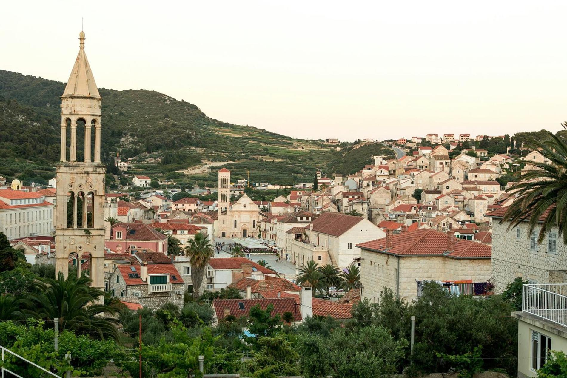 Jesliving Hvar - 2 Bedroom Elegant Apartment With Sea View In Historic Center Of Хвар Экстерьер фото