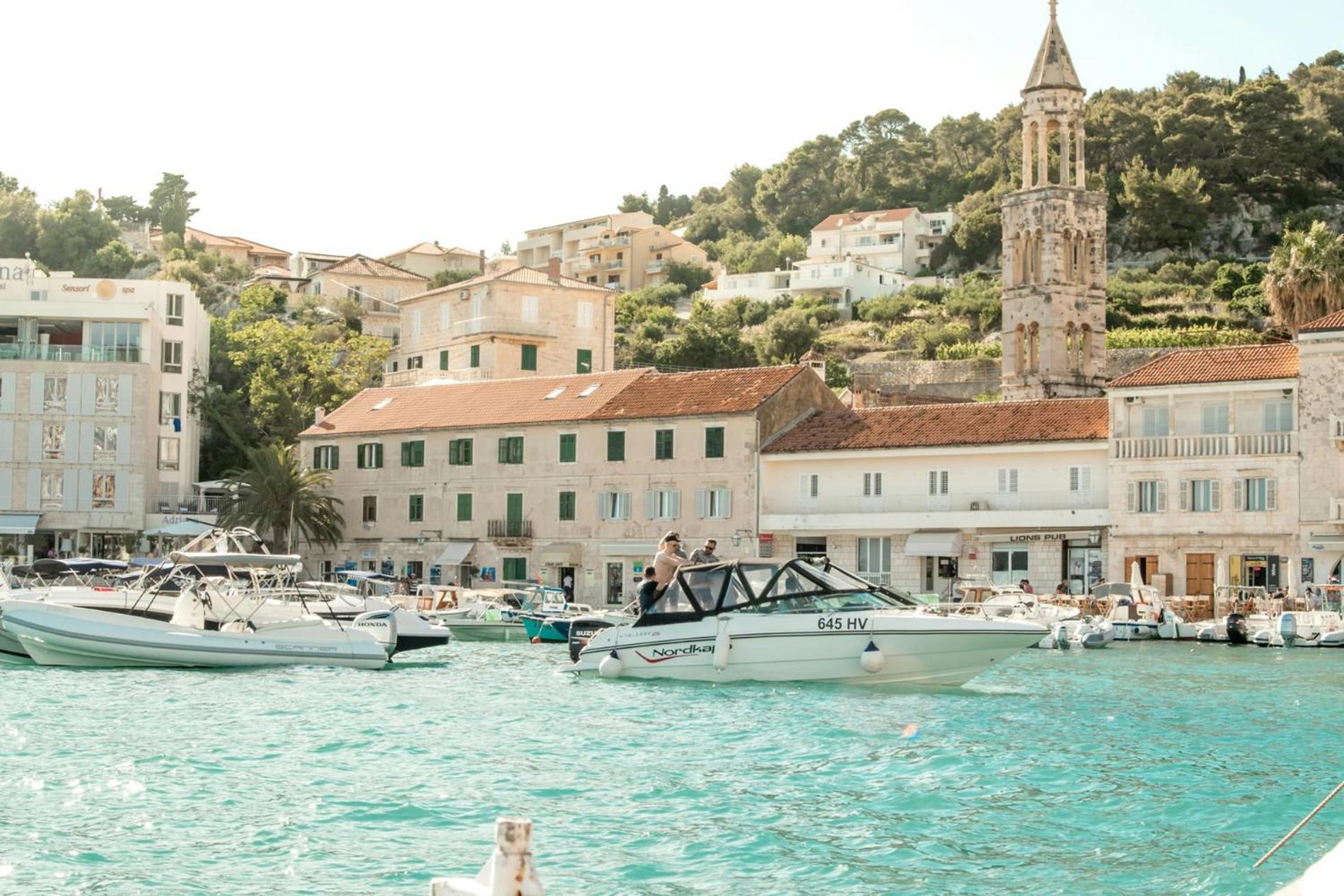Jesliving Hvar - 2 Bedroom Elegant Apartment With Sea View In Historic Center Of Хвар Экстерьер фото